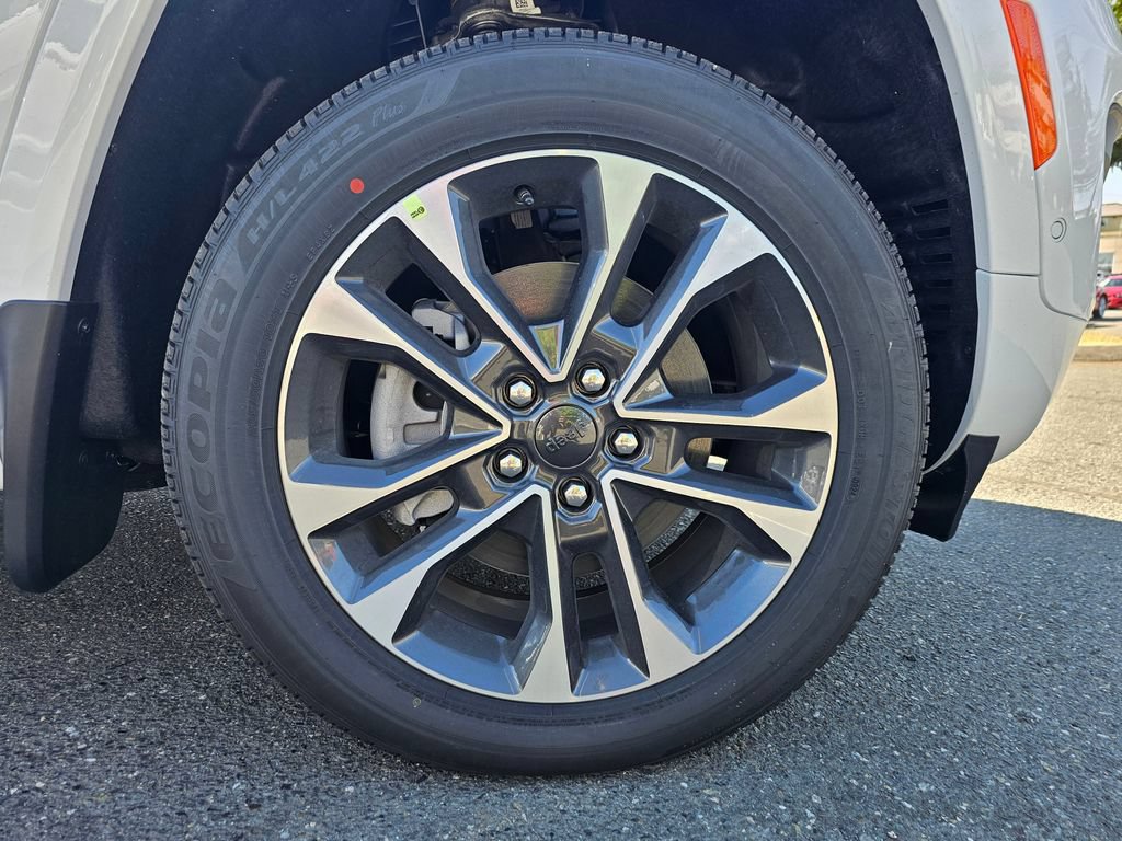 New 2024 Jeep Grand Cherokee L Overland w/ Advanced Protech Group III AWD/4WD image 10