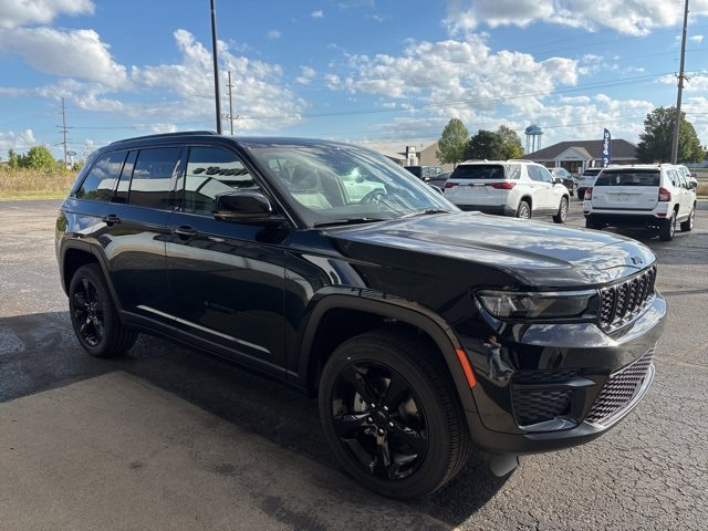 New 2025 Jeep Grand Cherokee Altitude image 9
