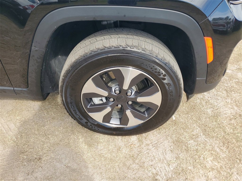 Used 2024 Jeep Grand Cherokee Limited 4xe image 6