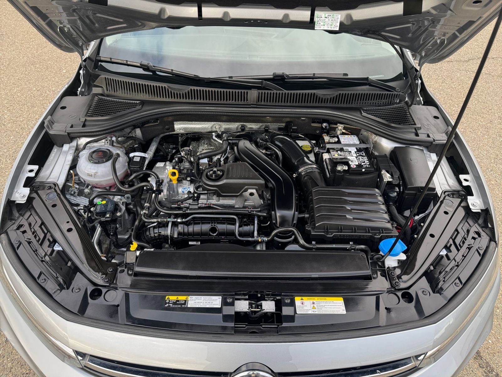 Used 2025 Volkswagen Jetta SE image 33