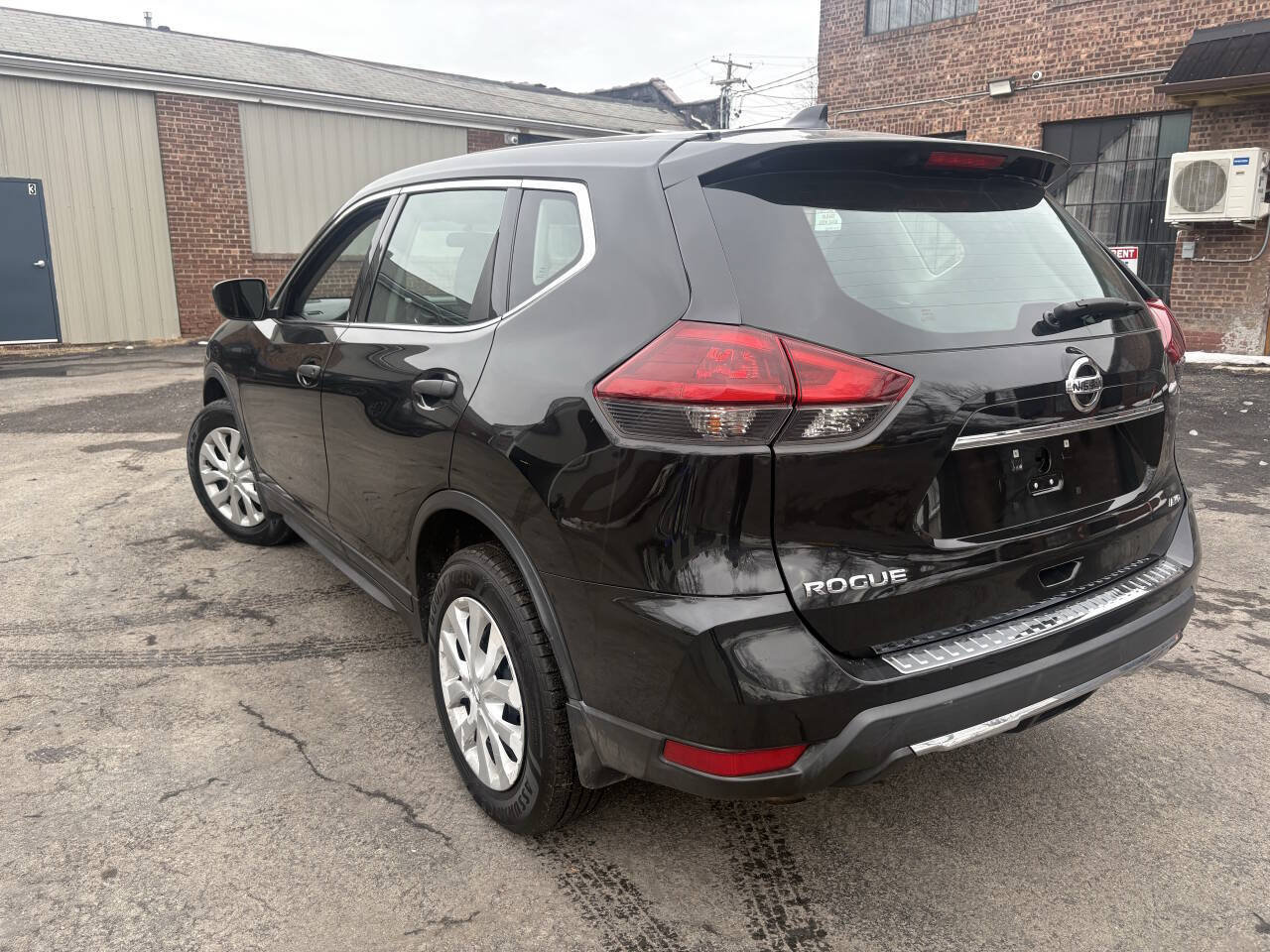 Used 2018 Nissan Rogue S AWD/4WD image 5