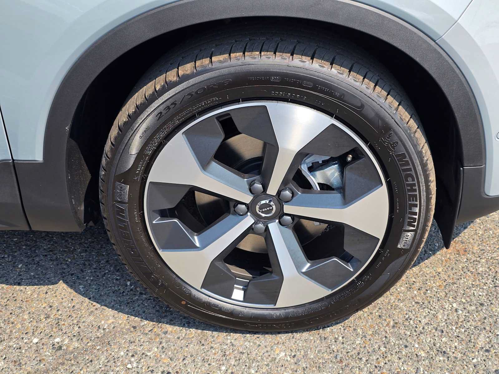 New 2026 Volvo XC40 B5 Plus w/ Protection Package Premier AWD/4WD image 9