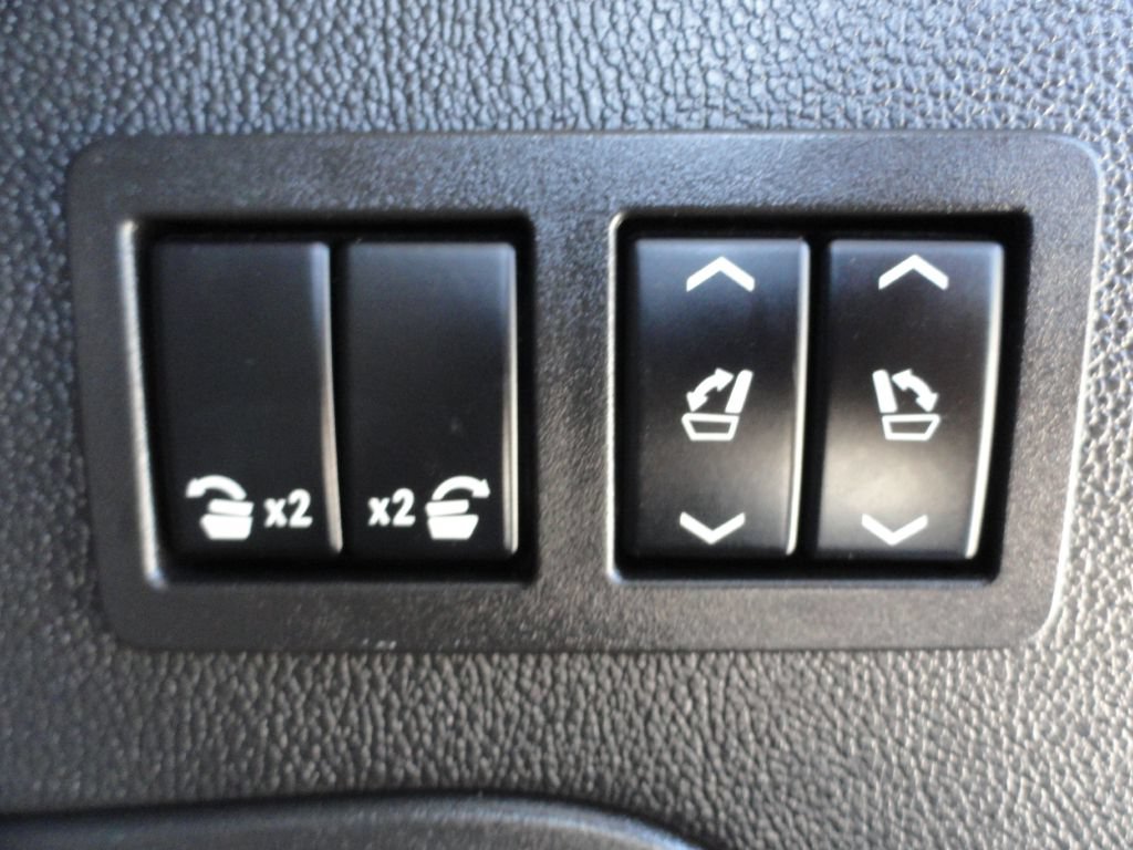 Used 2015 Cadillac Escalade Premium RWD image 39