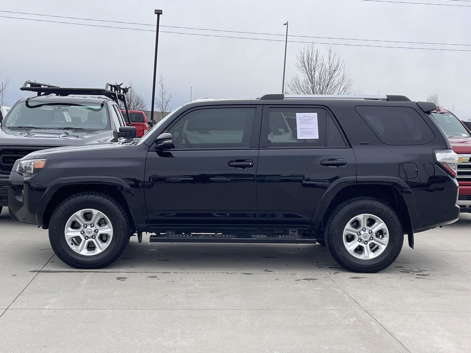 Used 2022 Toyota 4Runner SR5 Premium image 2