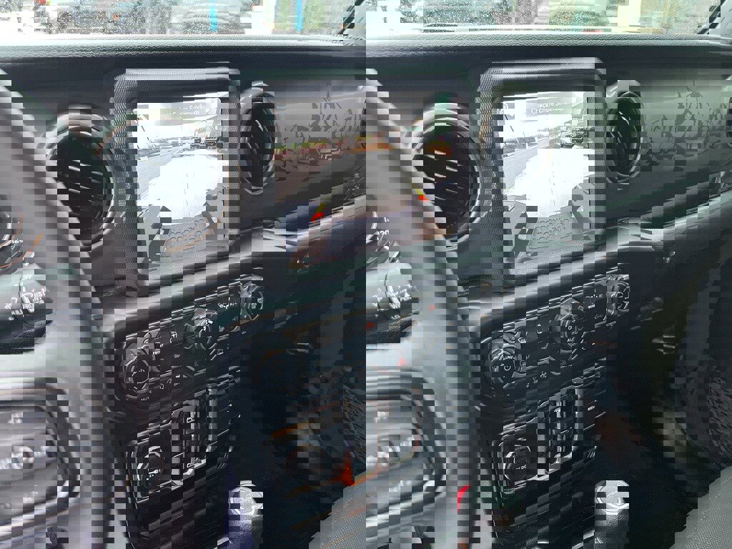 Used 2023 Jeep Gladiator Willys image 10