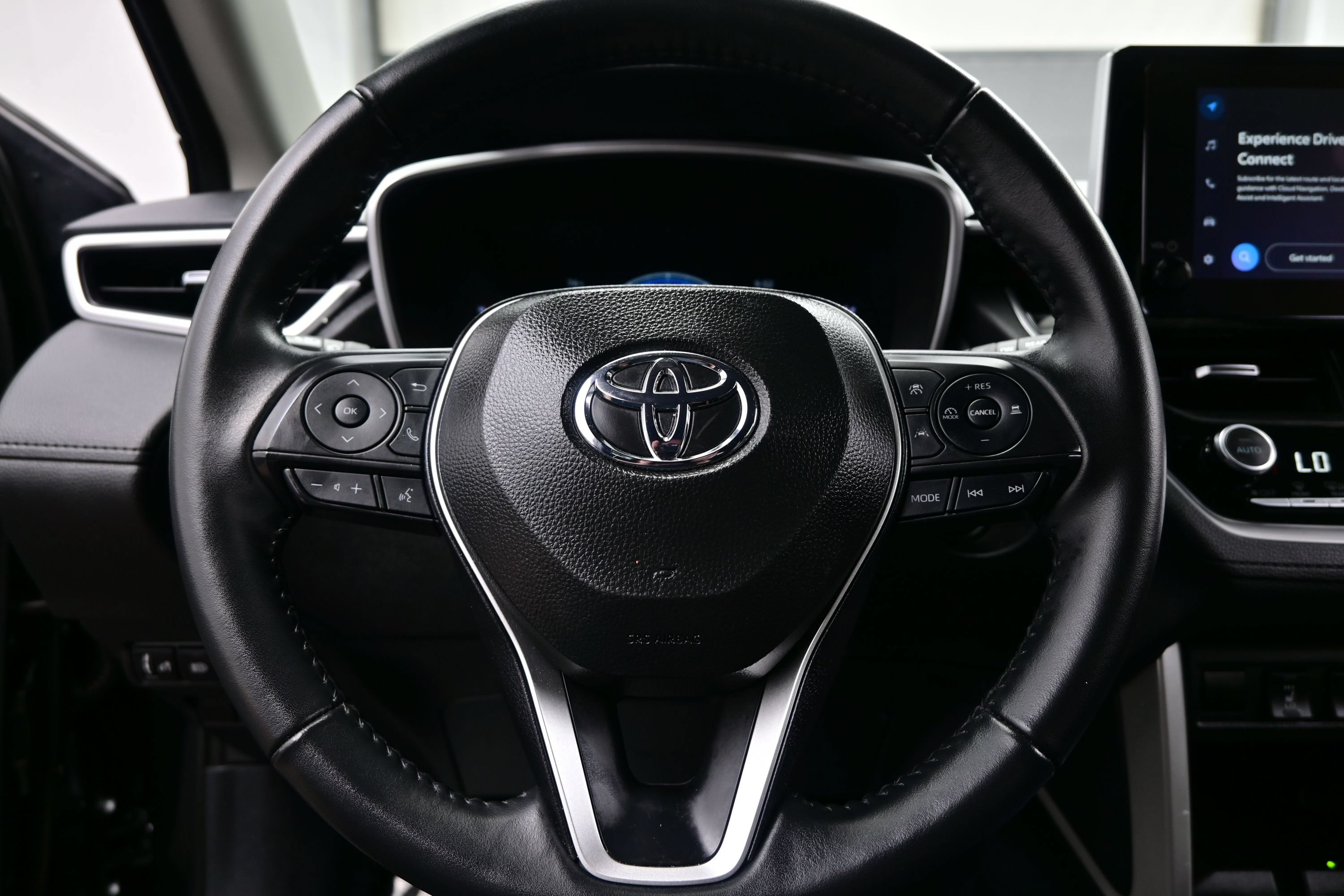 Used 2025 Toyota Corolla Cross XLE AWD/4WD image 23