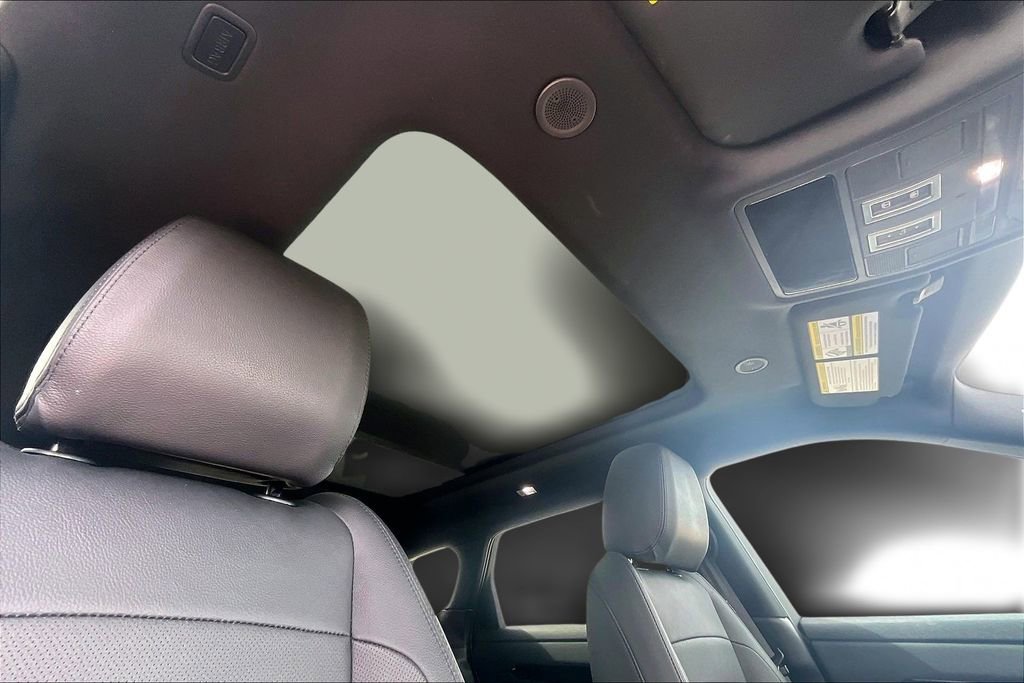 Used 2025 Land Rover Range Rover Evoque Dynamic SE image 17