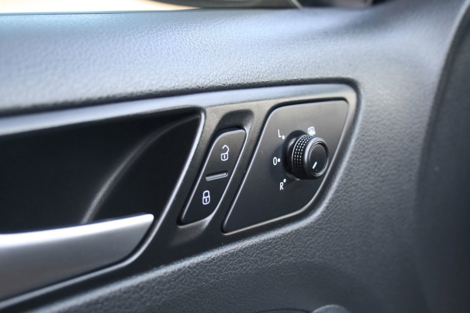 Used 2017 Volkswagen Jetta S image 16