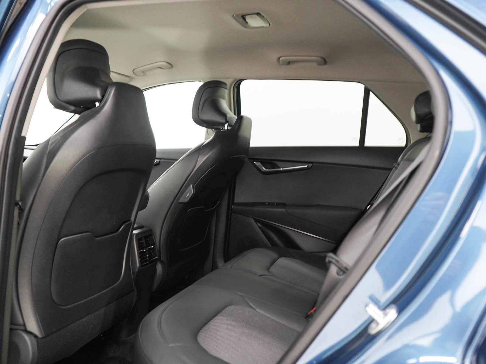 Used 2024 Kia Niro EX w/ EX Cold Weather Package FWD image 17