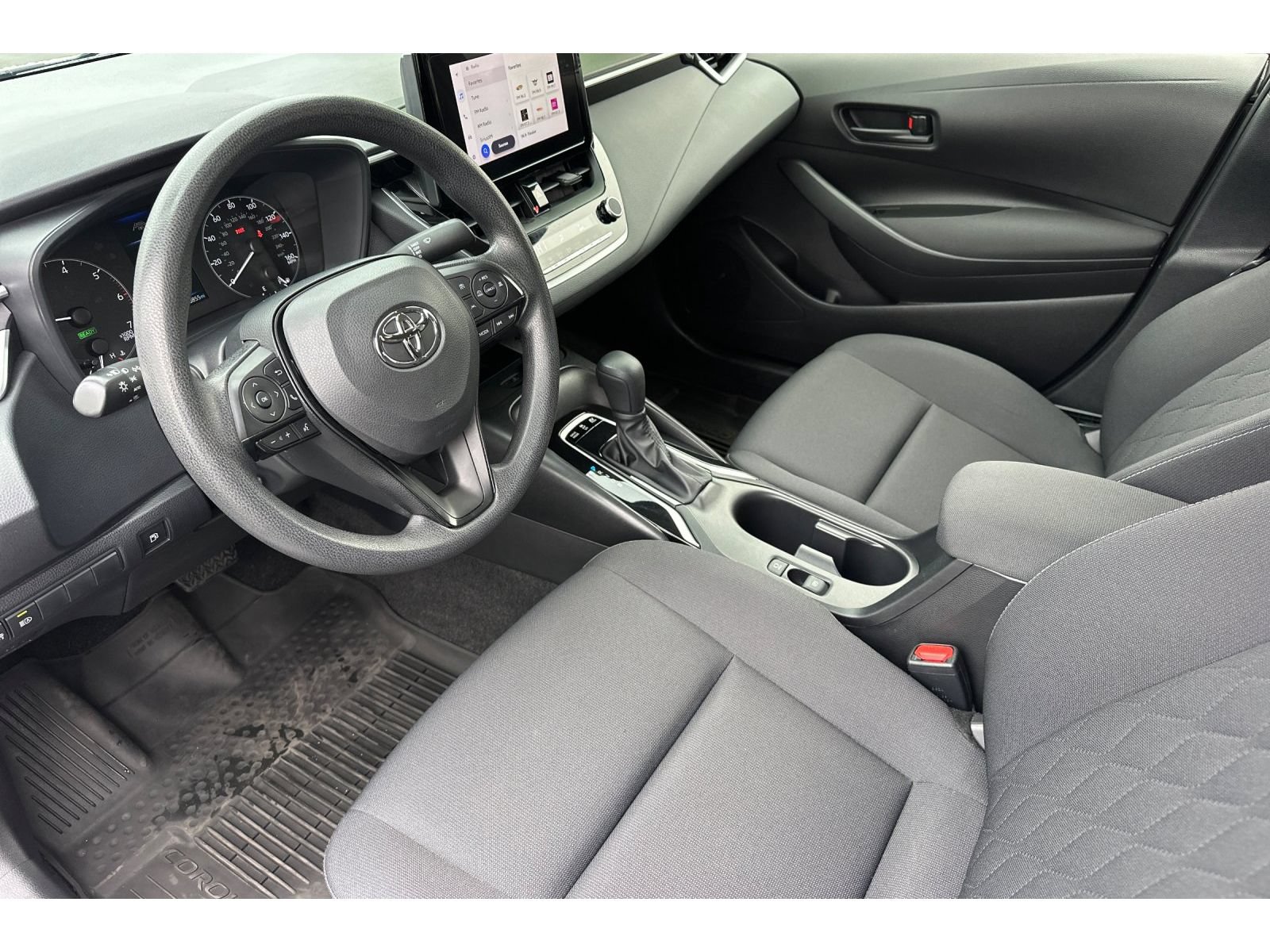 Used 2025 Toyota Corolla LE w/ LE Premium Package FWD image 10
