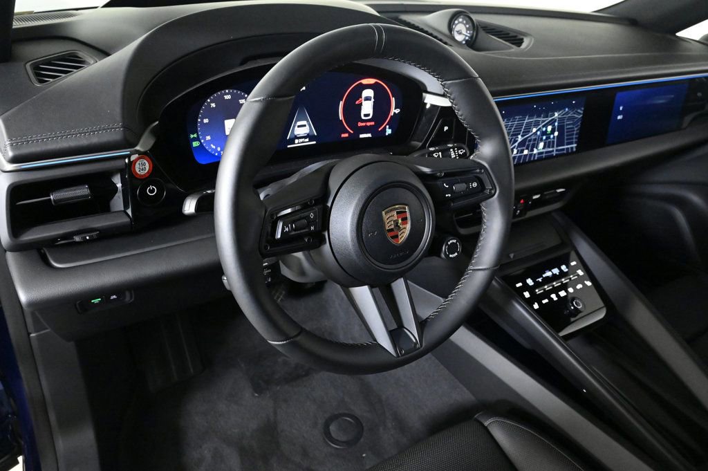 Certified 2025 Porsche Macan Electric image 4