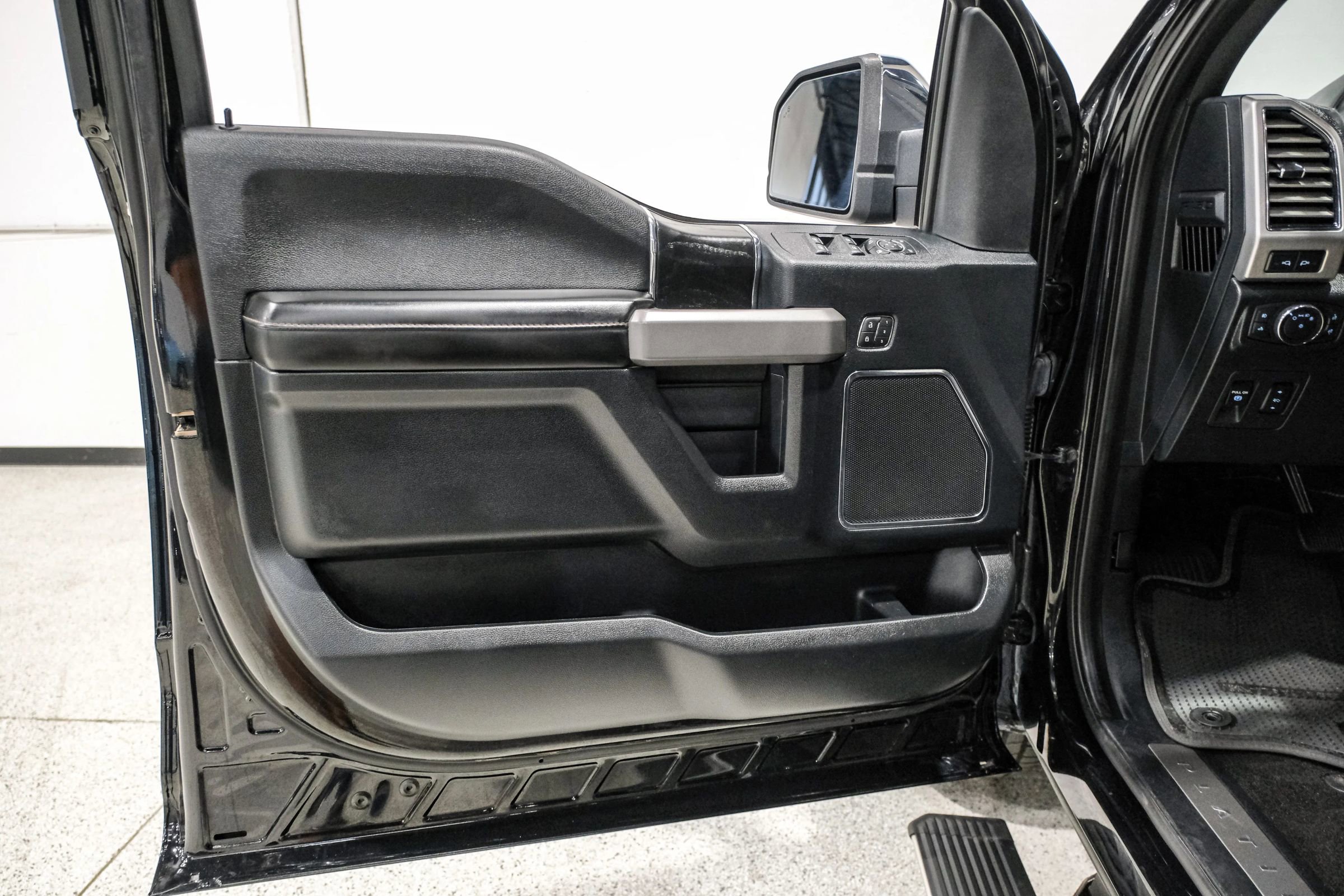Used 2020 Ford F150 Platinum image 39