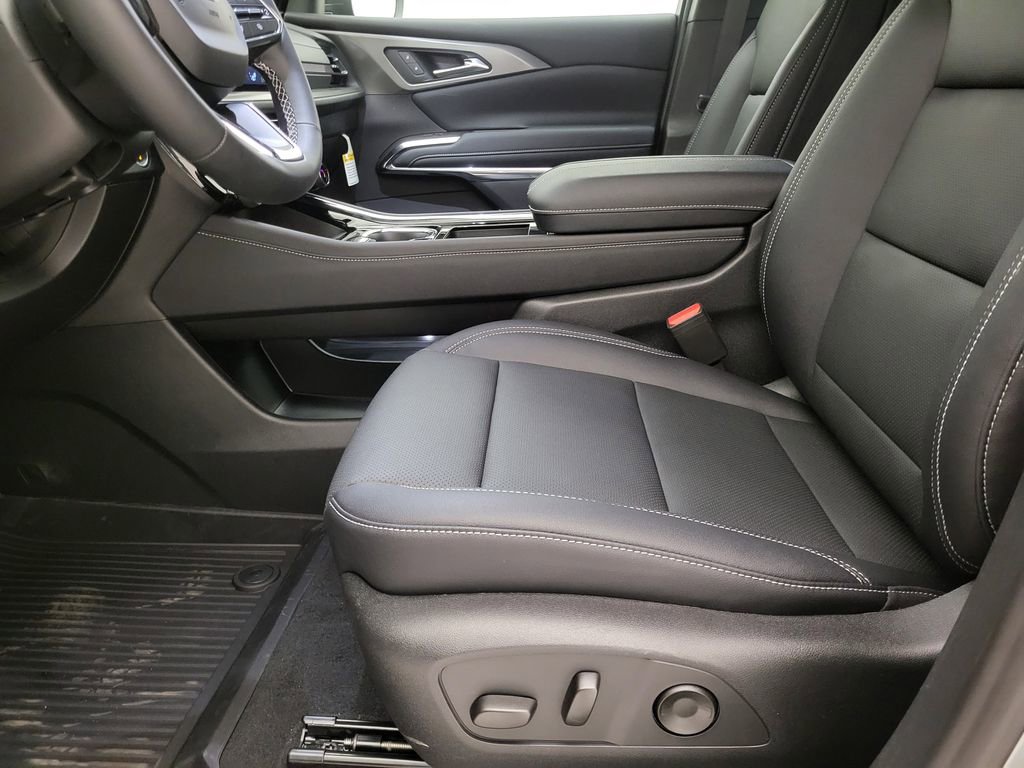 New 2026 Chevrolet Traverse LT w/ Sun and Wheel Package image 3