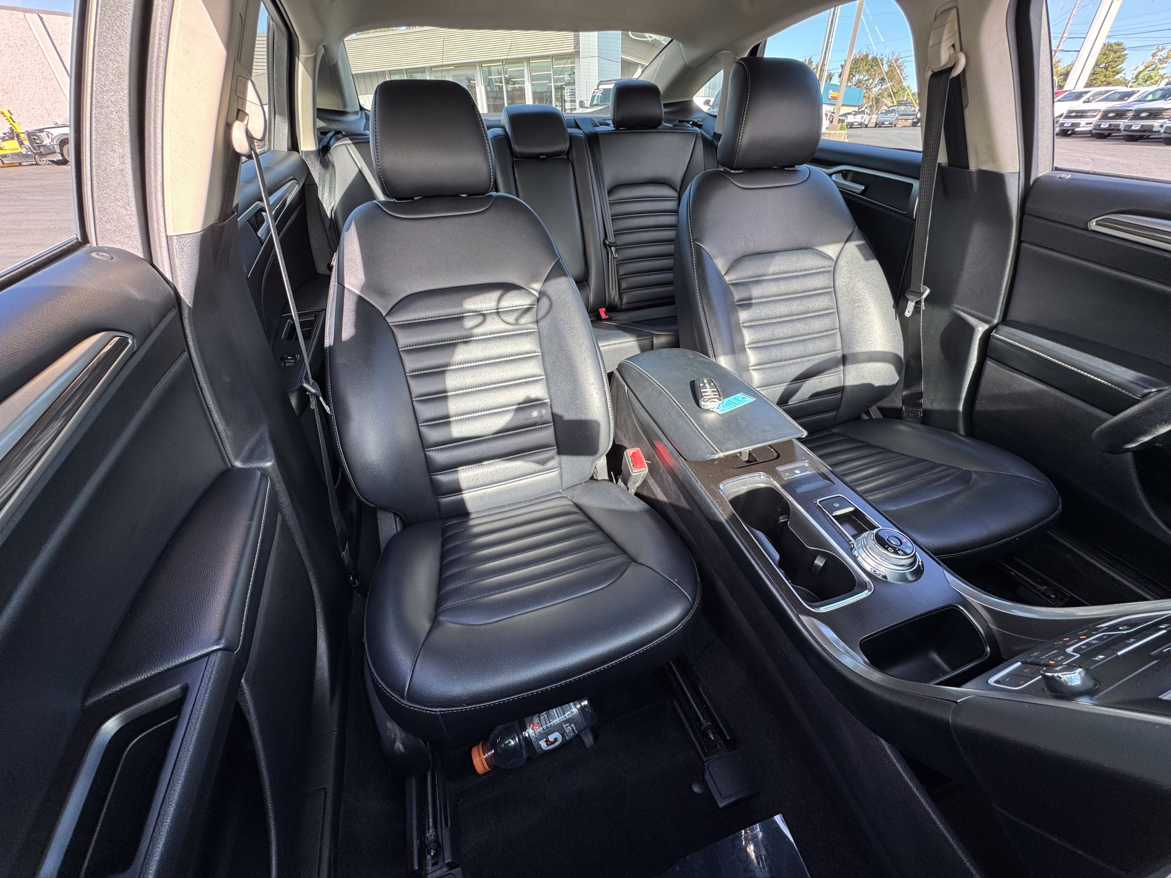 Used 2019 Ford Fusion SEL FWD image 24