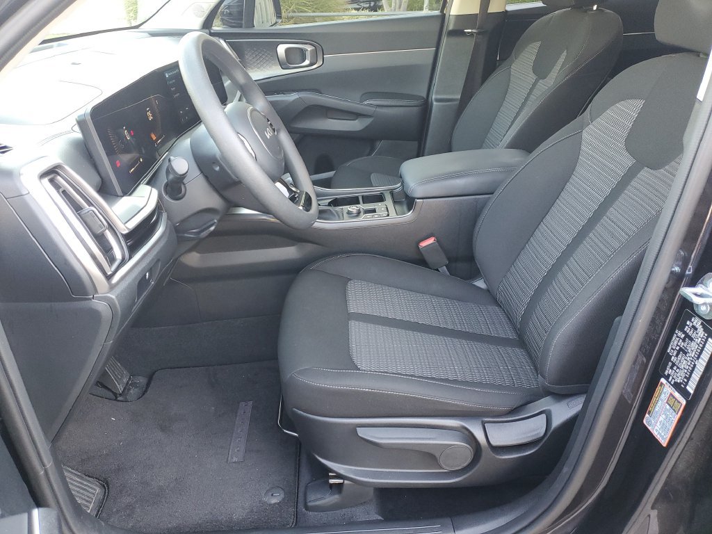 Used 2025 Kia Sorento LX FWD image 20