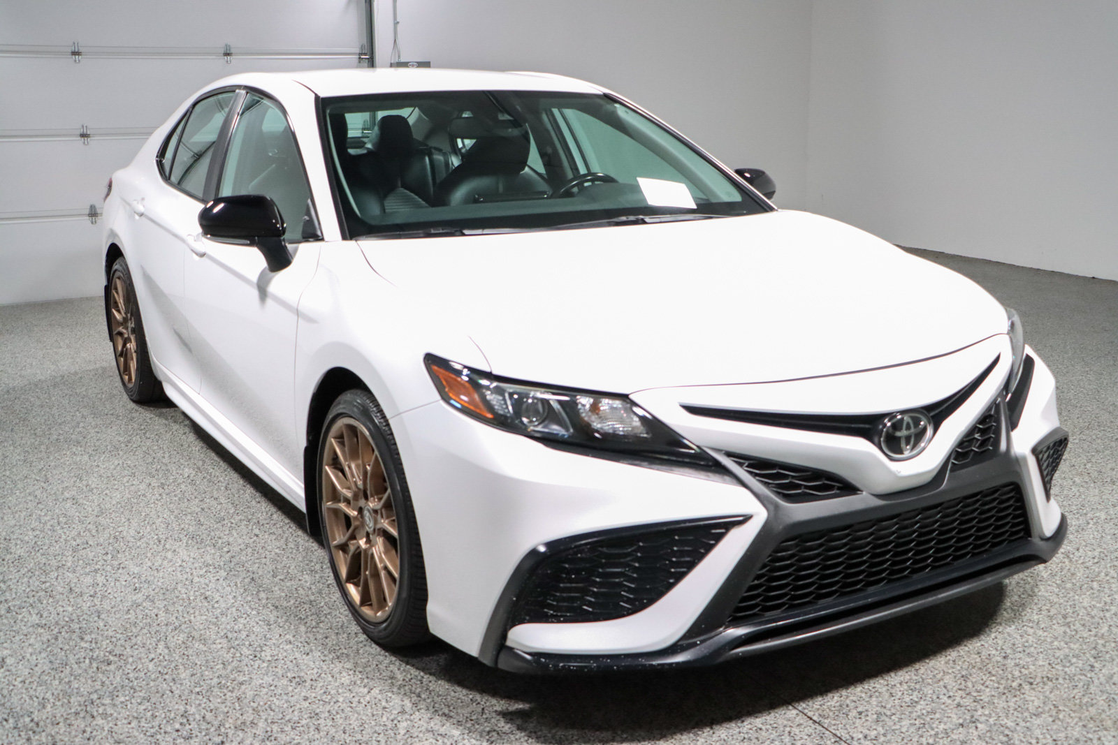 Used 2023 Toyota Camry SE w/ Convenience Package FWD image 5
