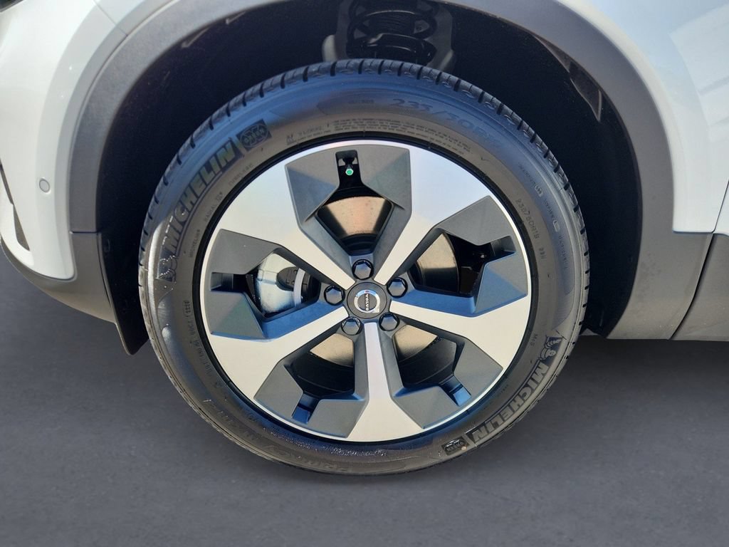 New 2026 Volvo XC40 B5 Plus w/ Protection Package Premier AWD/4WD image 8