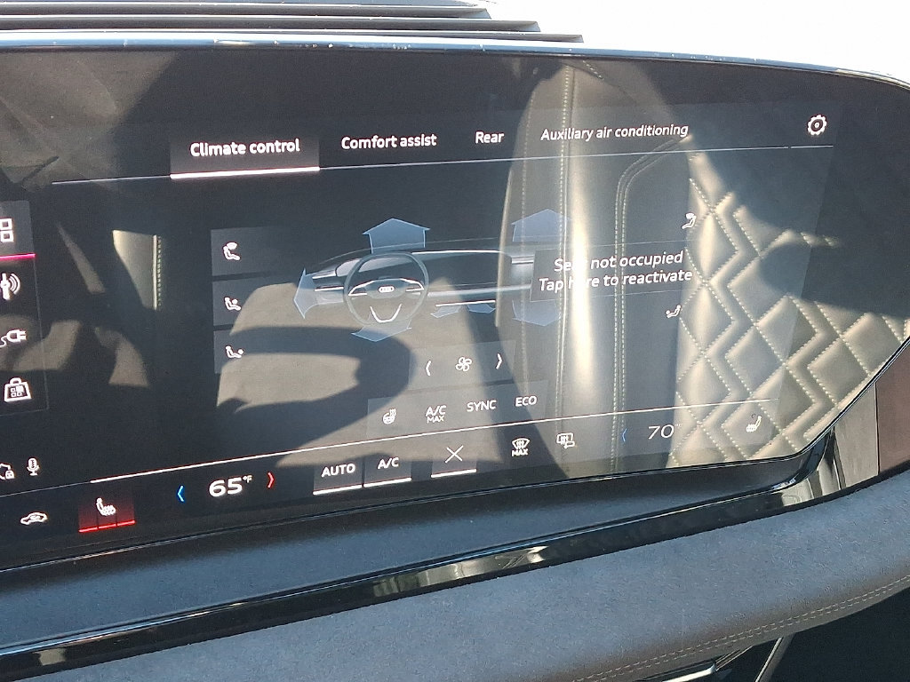 Certified 2025 Audi SQ6 e-tron Prestige AWD/4WD image 17