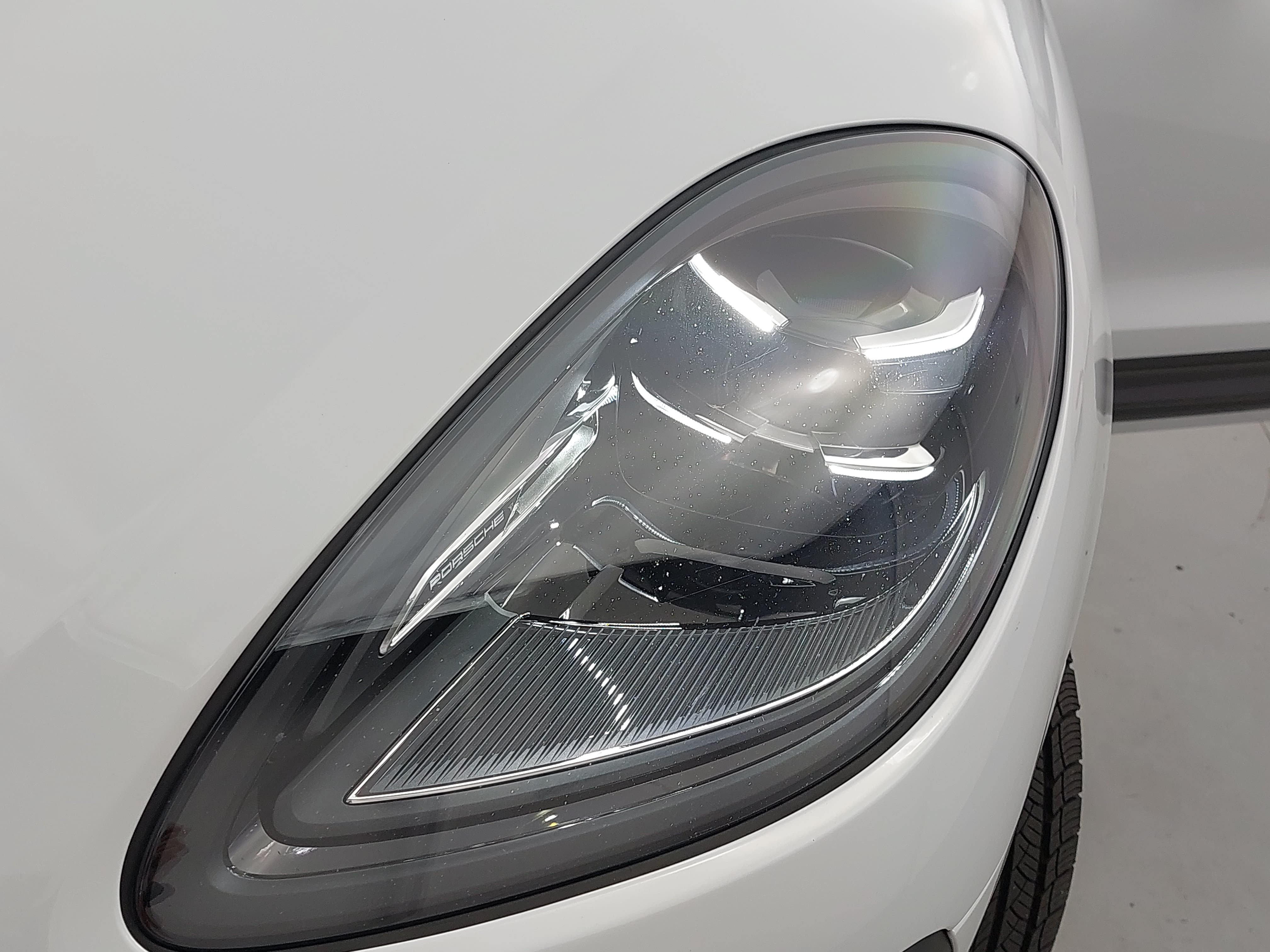 Certified 2026 Porsche Macan Turbo AWD/4WD image 34