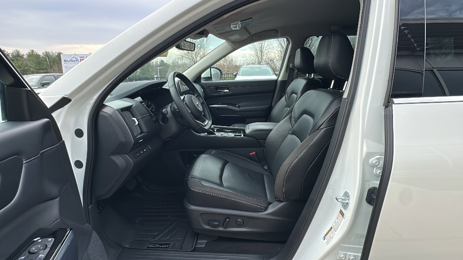 Certified 2023 Nissan Pathfinder SL image 11