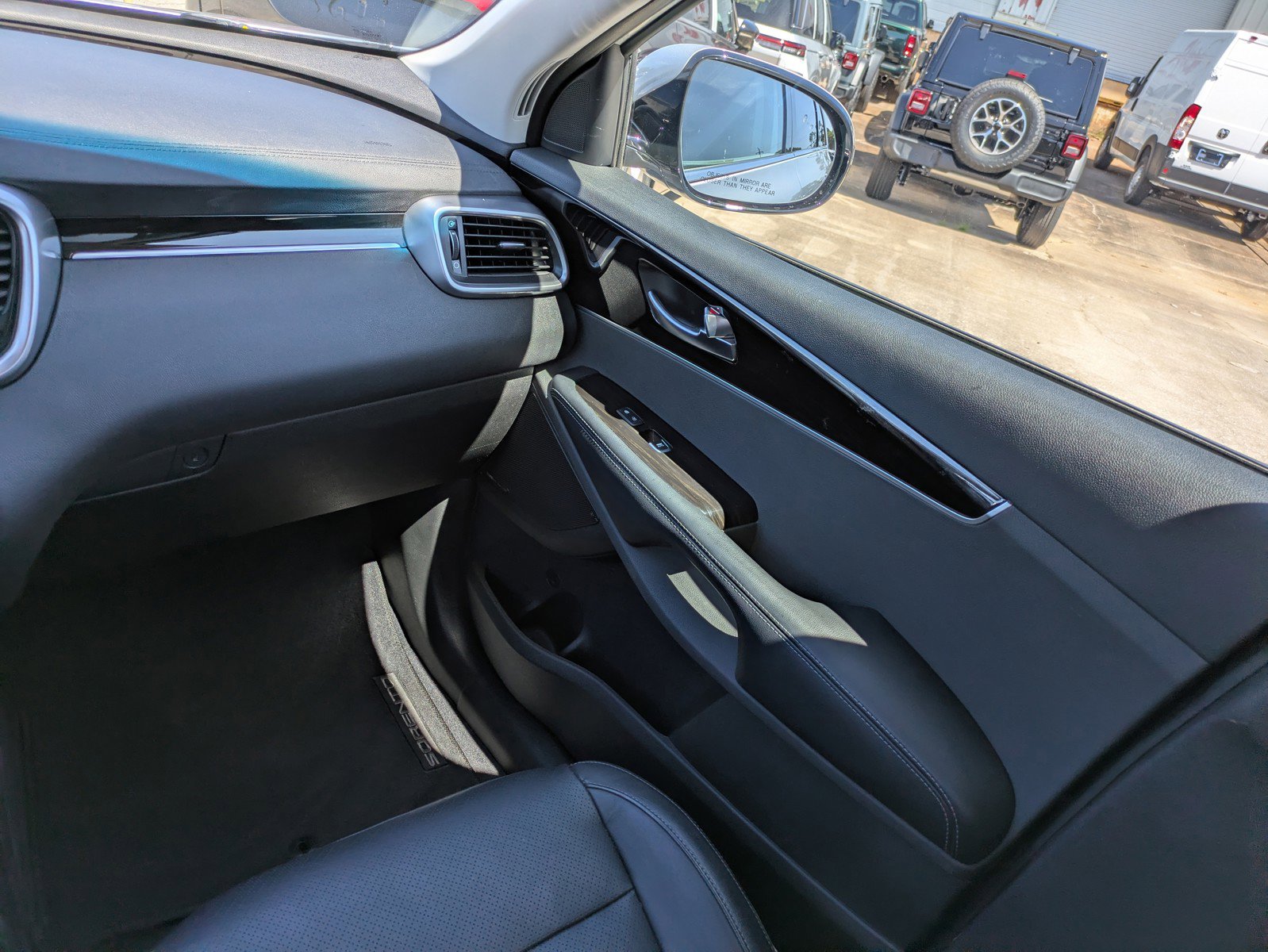 Certified 2019 Kia Sorento EX w/ EX Touring Package image 15