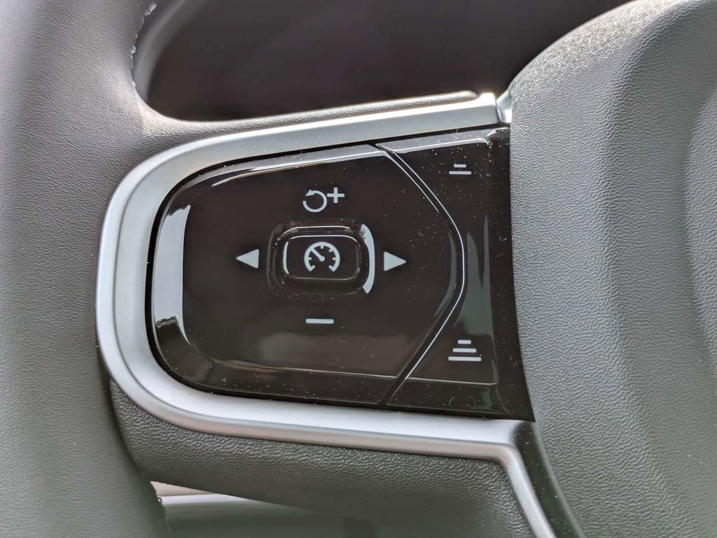 New 2026 Volvo XC90 B5 Plus w/ Protection Package Premier image 30