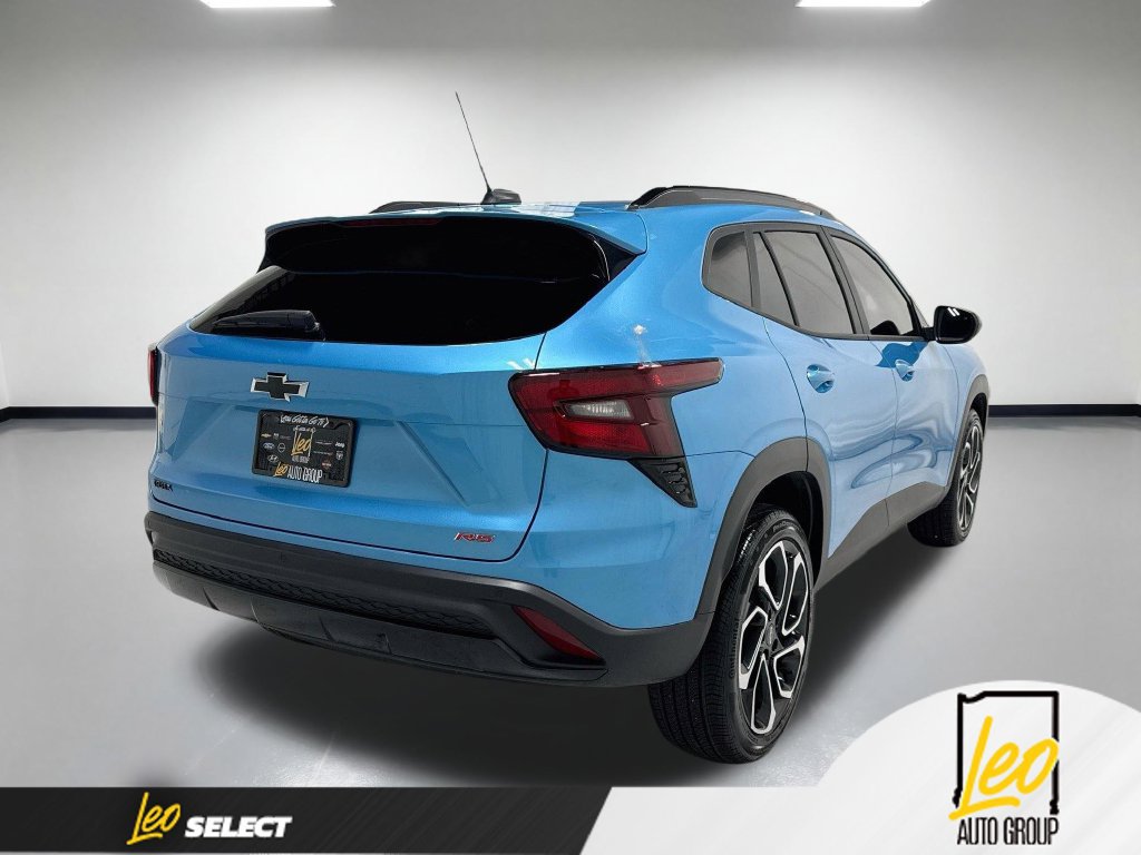 Used 2025 Chevrolet Trax RS w/ Sunroof Package FWD image 8