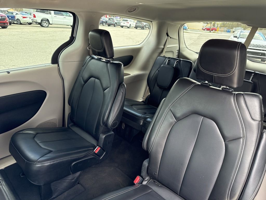 Used 2024 Chrysler Pacifica Touring-L FWD image 41