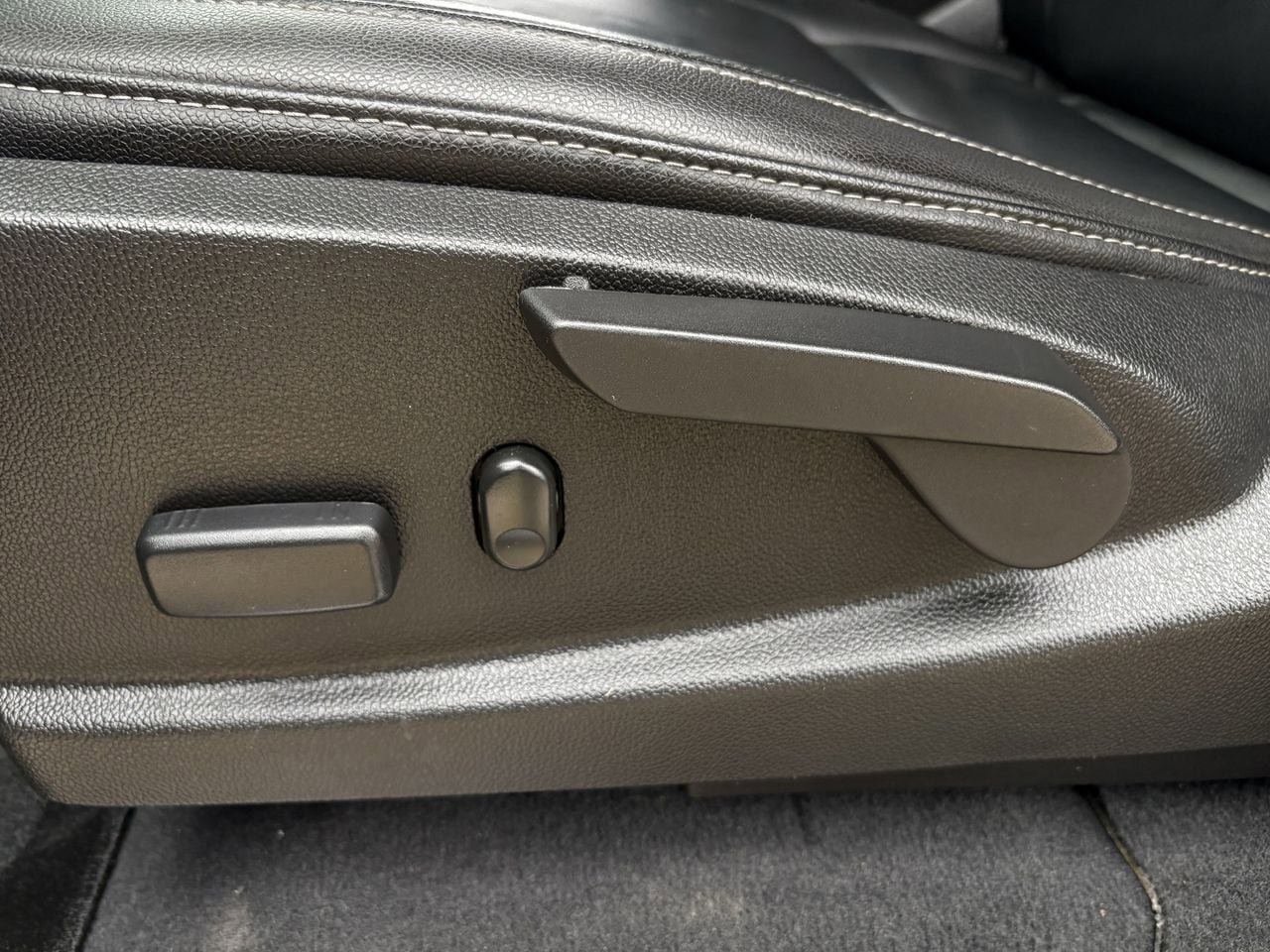 Used 2019 Chevrolet Colorado ZR2 w/ Colorado ZR2 Bison Edition AWD/4WD image 27