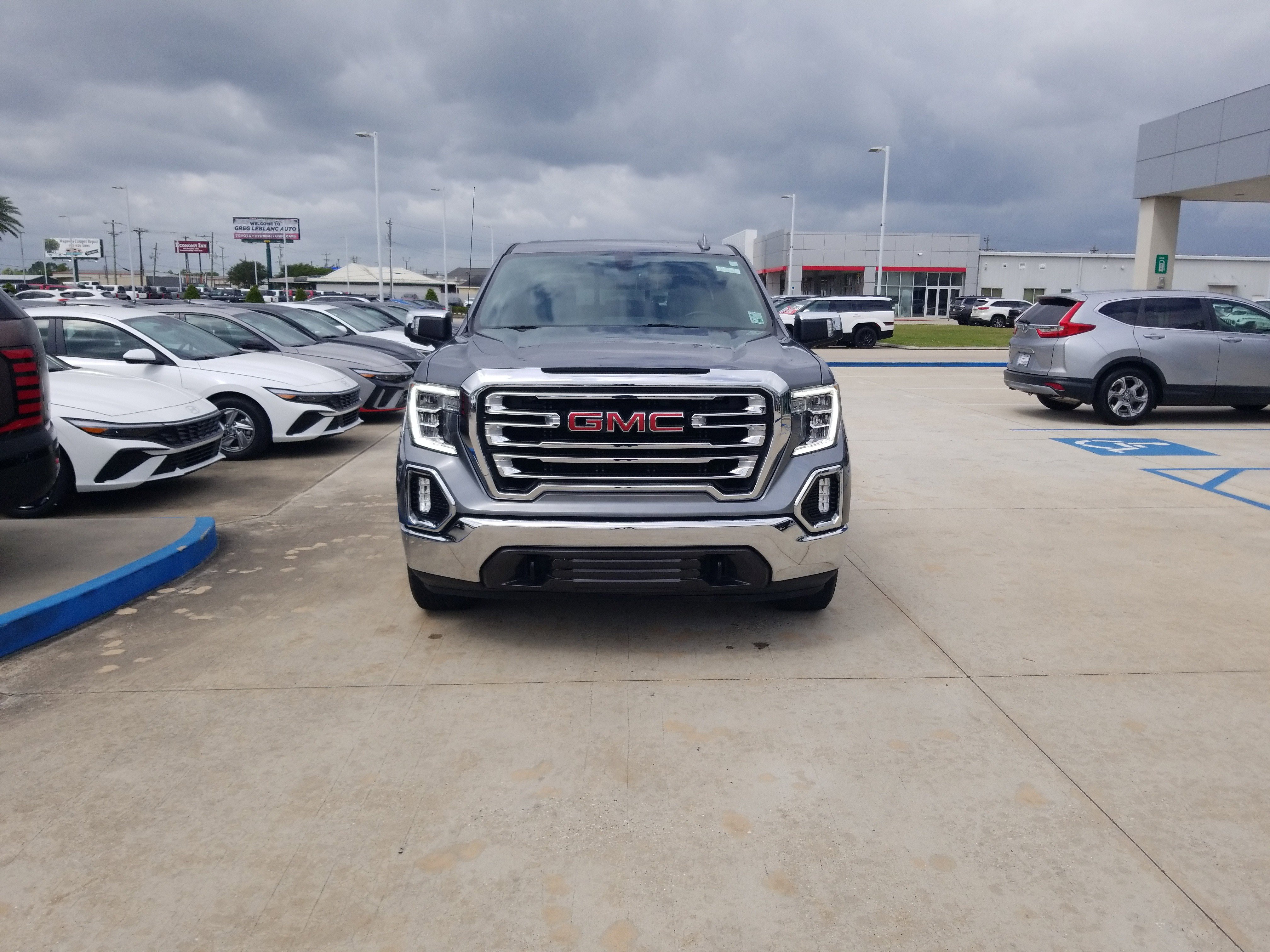 Used 2022 GMC Sierra 1500 SLT image 2
