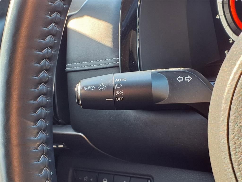 Used 2023 Nissan Pathfinder Platinum w/ Cargo Package image 21