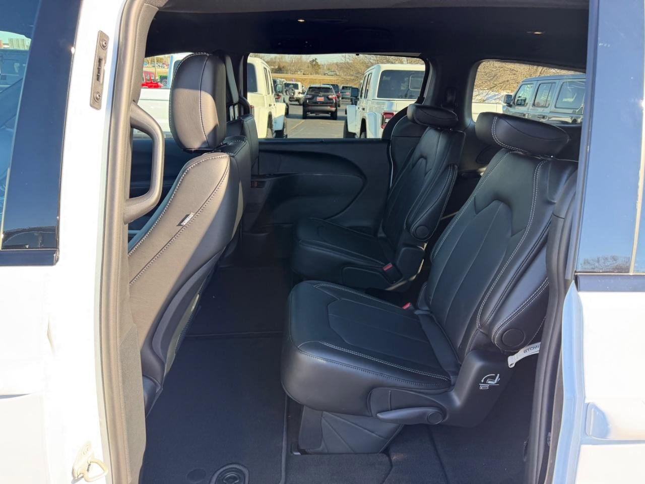 New 2026 Chrysler Pacifica Select FWD image 11