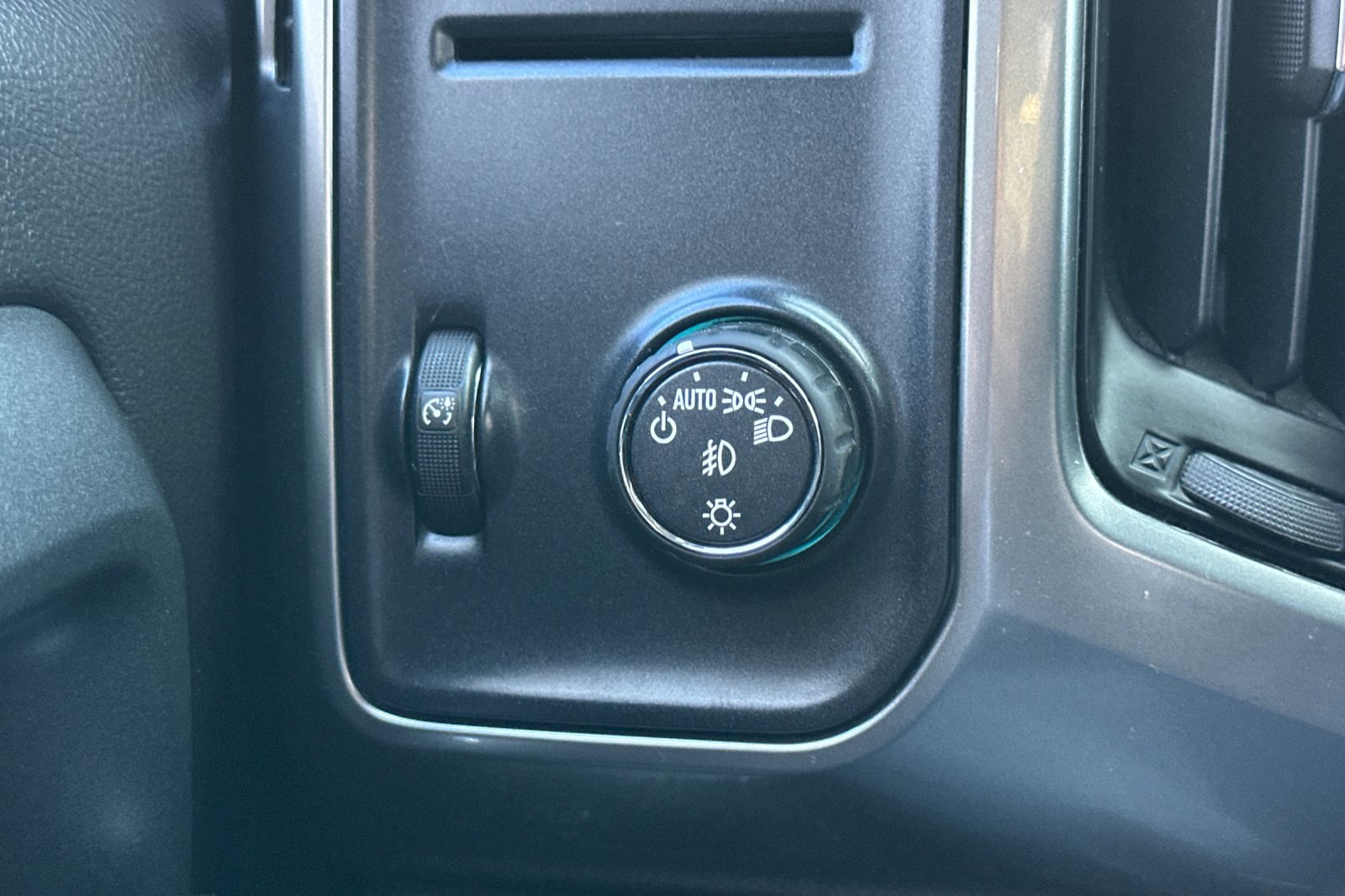 Used 2016 Chevrolet Silverado 1500 LT w/ LT Convenience Package image 38