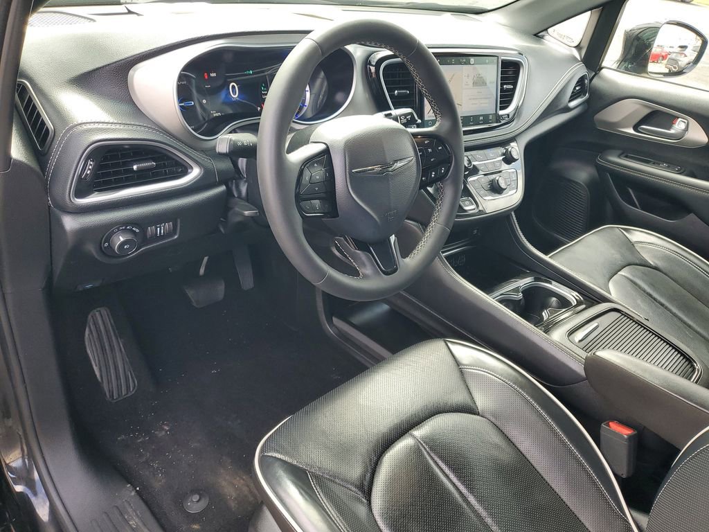 Used 2024 Chrysler Pacifica Premium image 6