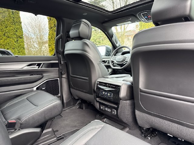 New 2026 Jeep Grand Wagoneer Limited AWD/4WD image 23