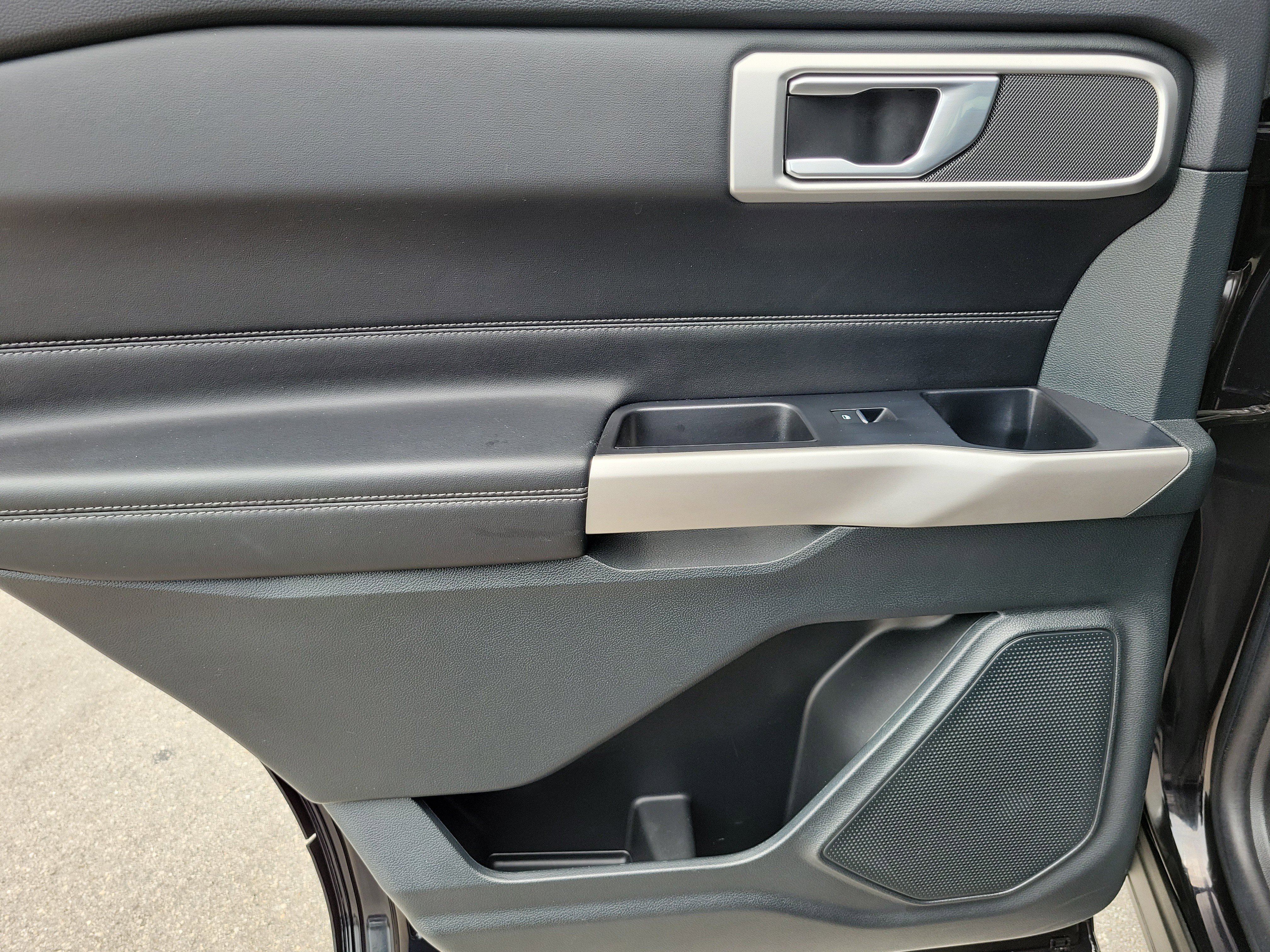 Used 2023 Ford Explorer XLT RWD image 29