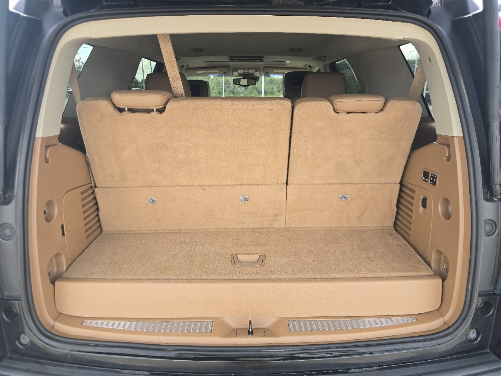 Used 2016 Cadillac Escalade Platinum AWD/4WD image 21