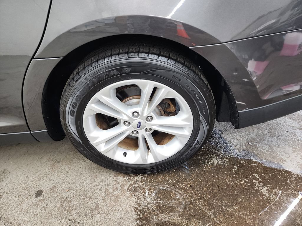 Used 2017 Ford Taurus SE FWD image 36