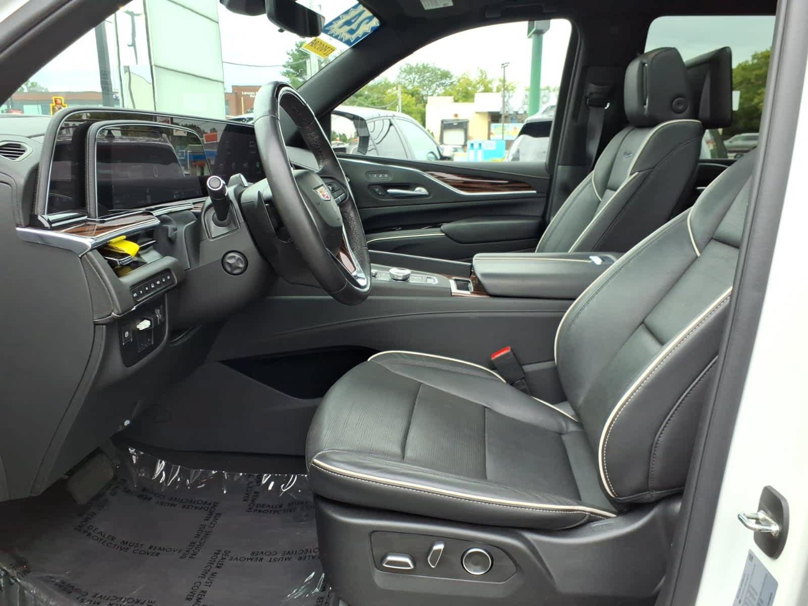 Used 2024 Cadillac Escalade Premium Luxury w/ Performance Package AWD/4WD image 10