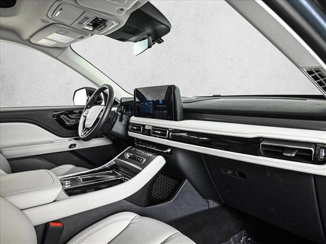 Used 2025 Lincoln Aviator AWD w/ Equipment Group 101A image 24