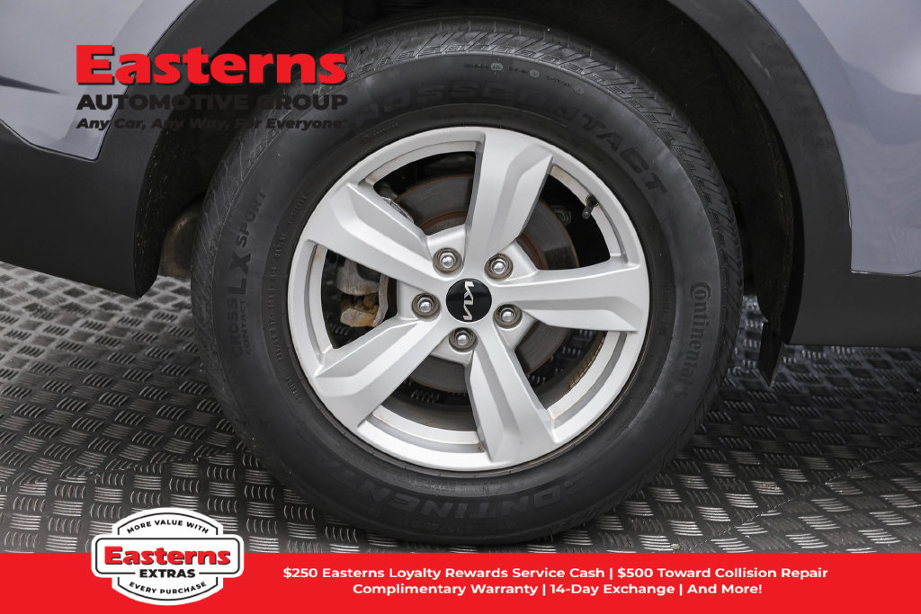 Used 2022 Kia Sorento LX FWD image 29
