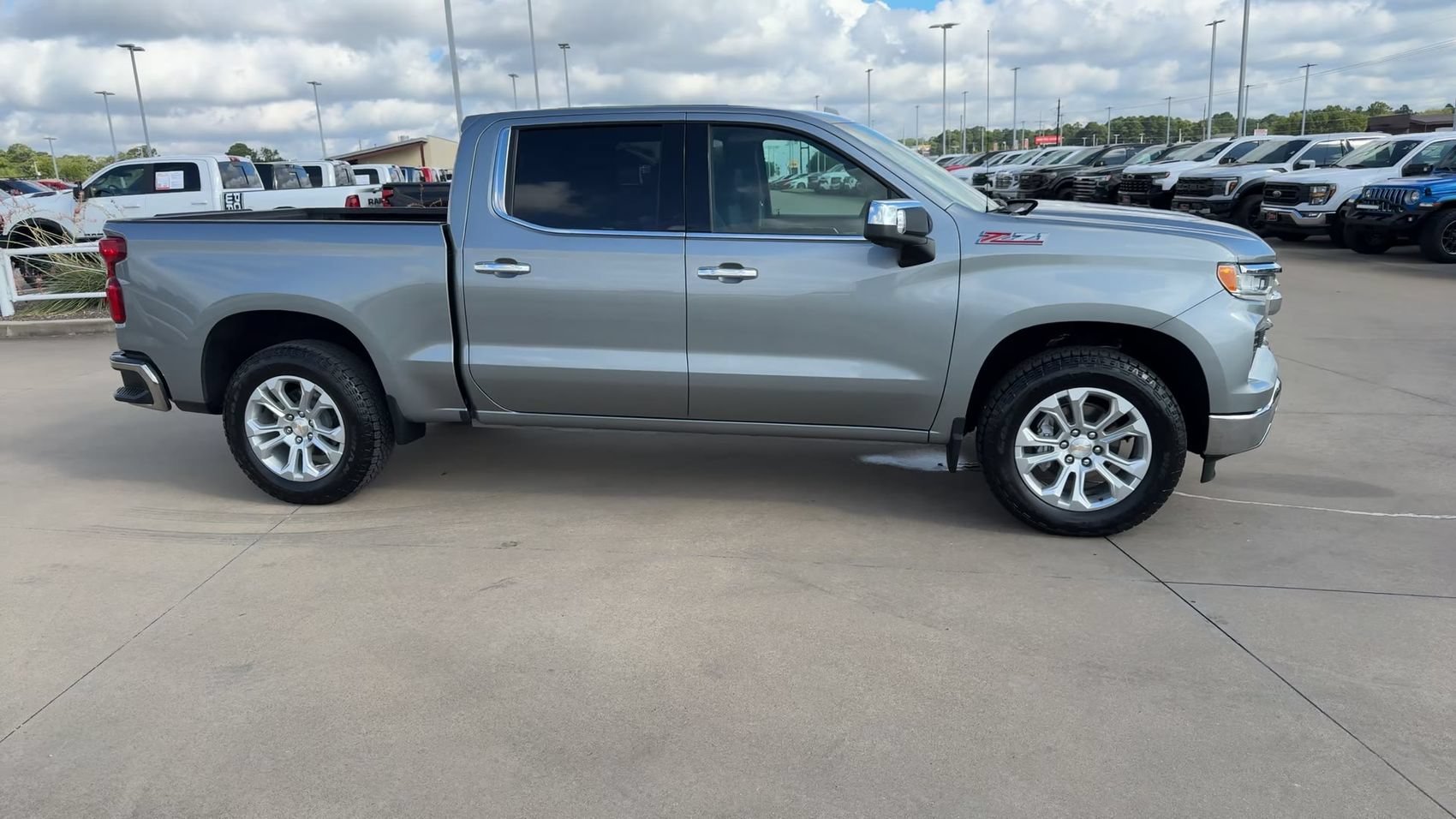 Used 2026 Chevrolet Silverado 1500 LTZ AWD/4WD image 2