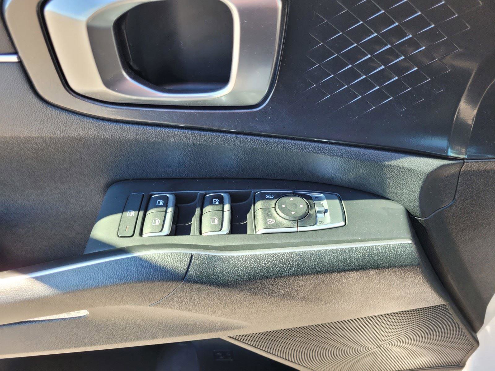 Used 2022 Kia Sorento LX image 24