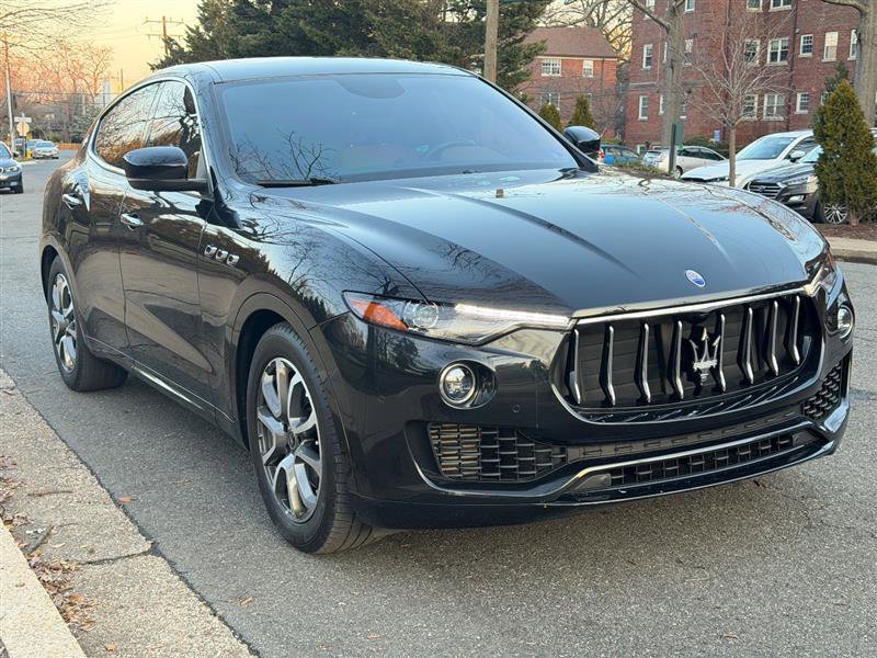 Used 2020 Maserati Levante image 4