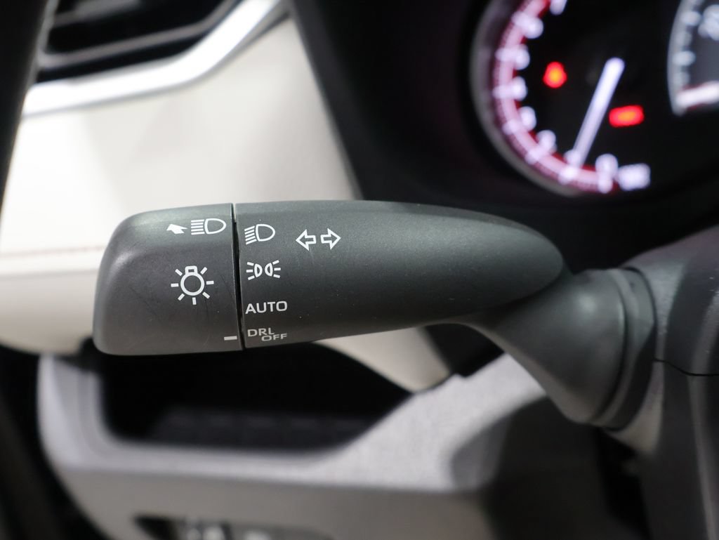 Used 2025 Toyota RAV4 XLE AWD/4WD image 36