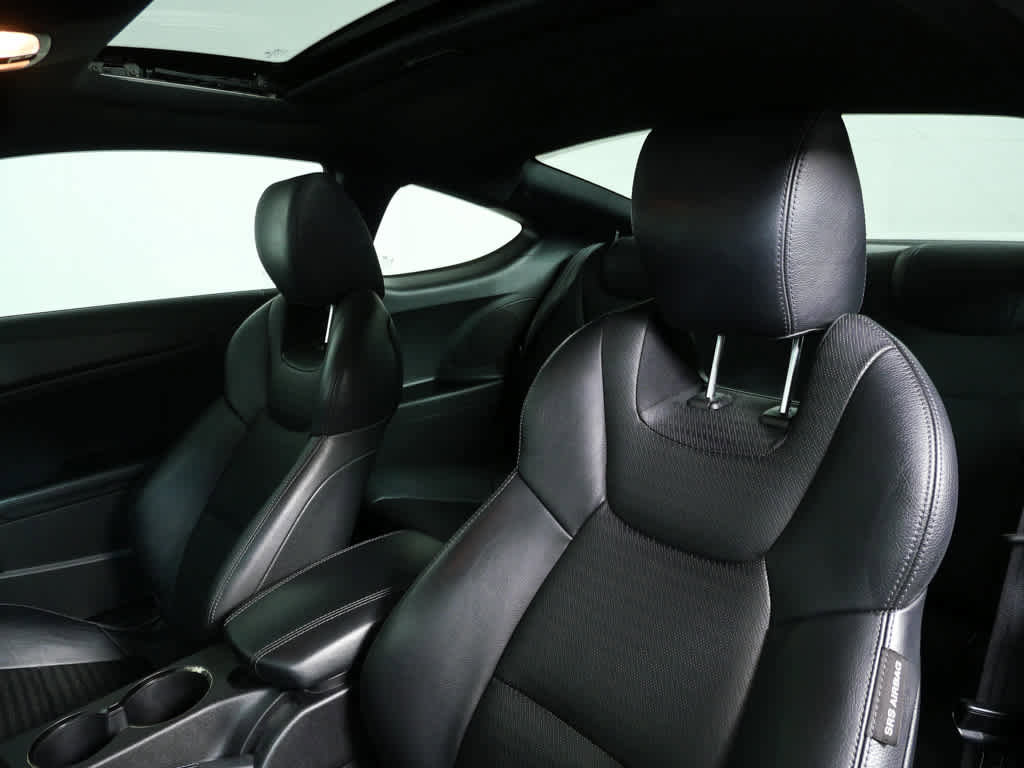 Used 2013 Hyundai Genesis 3.8 image 6