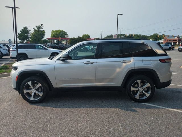 New 2026 Jeep Grand Cherokee Limited w/ Trailer Tow Package AWD/4WD image 7