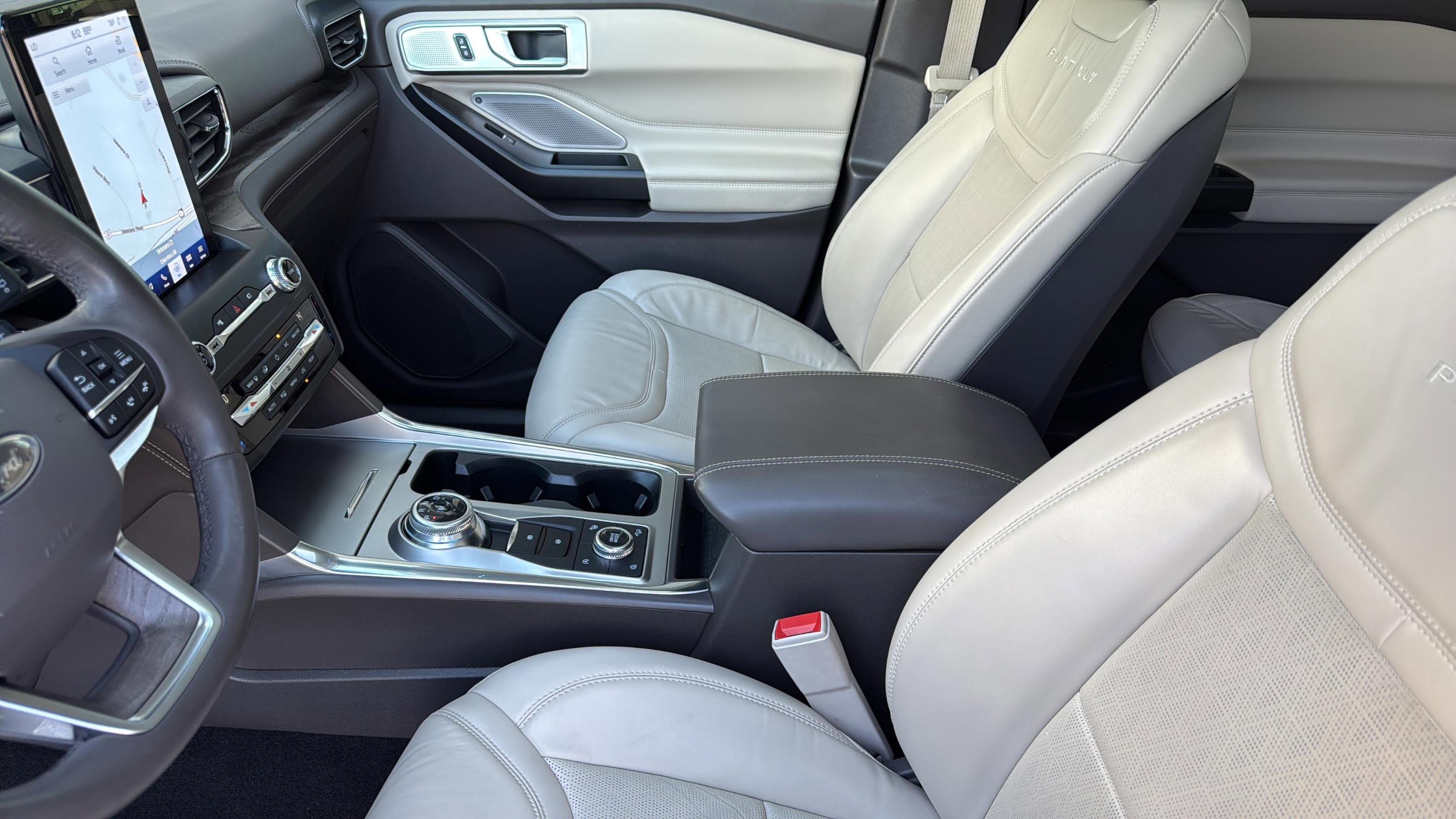 Used 2020 Ford Explorer Platinum w/ Premium Technology Package image 28