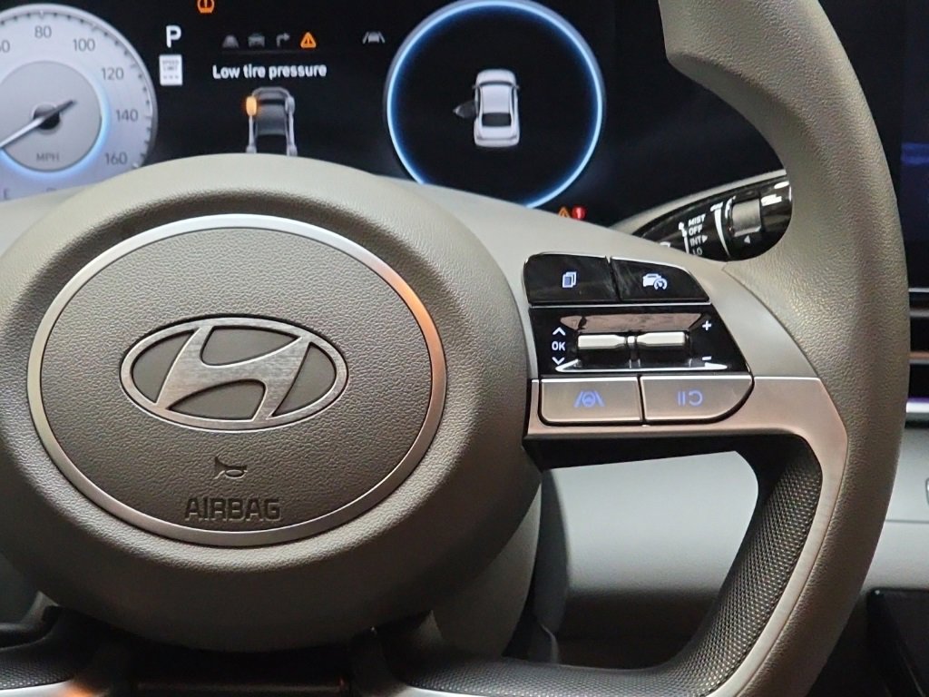 Certified 2024 Hyundai Elantra SEL image 17