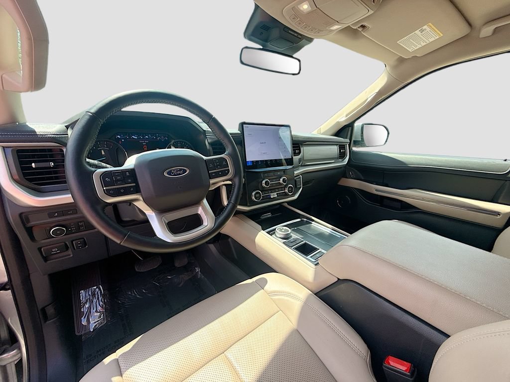 Used 2024 Ford Expedition XLT RWD image 9